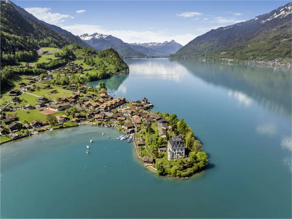 LAKESIDE LIVING 4,5 Zimmer Gartenwohnung in Iseltwald