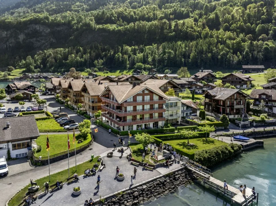LAKESIDE LIVING 4,5 Zimmer Gartenwohnung in Iseltwald