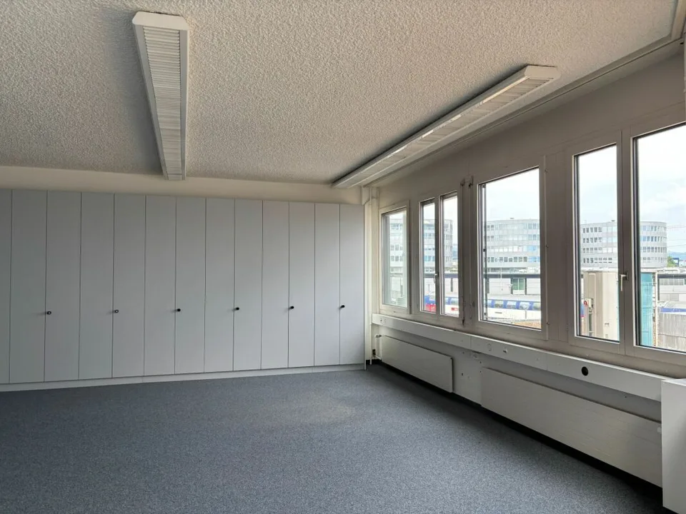 Büro 67 m2, ausgebaut, in Steinhausen