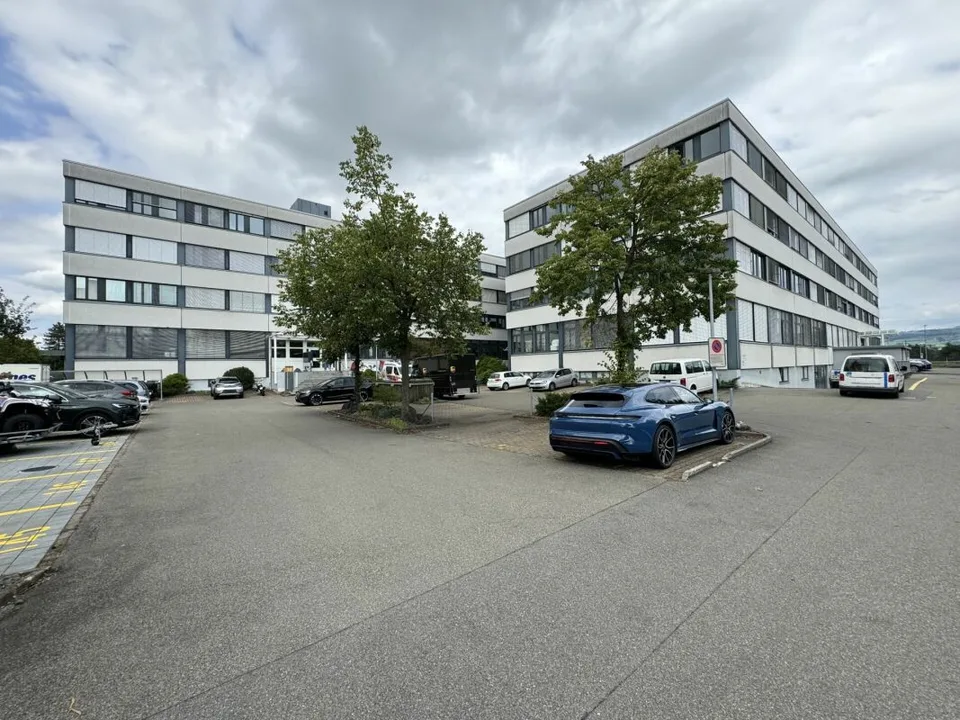 Büro 67 m2, ausgebaut, in Steinhausen