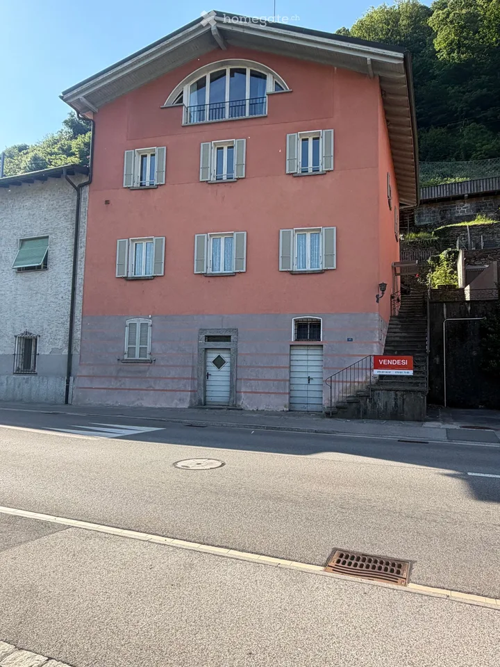 Geräumige 200 m² Dachgeschoßwohnung in Magadino zur Miete