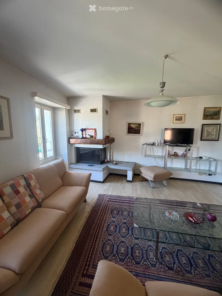 Geräumige 200 m² Dachgeschoßwohnung in Magadino zur Miete