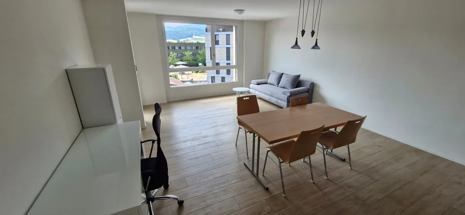 Moderne möbliertes 2.5-Zimmer-Apartment in Delémont – sofort verfügbar