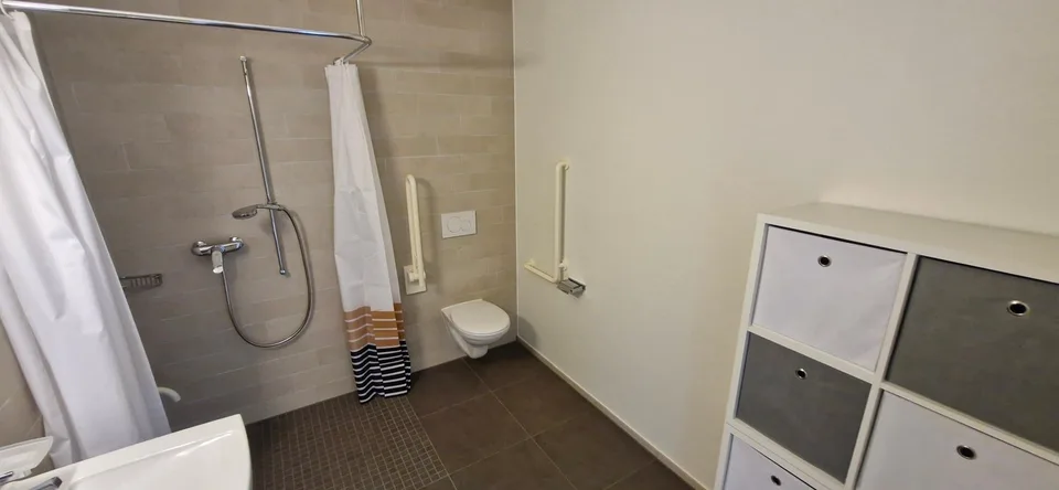 Moderne möbliertes 2.5-Zimmer-Apartment in Delémont – sofort verfügbar
