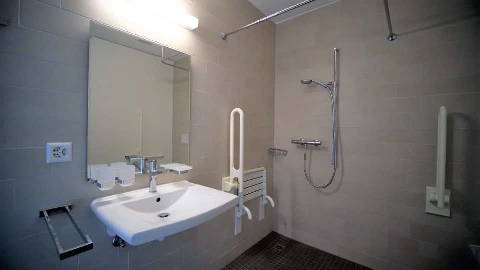 Moderne möbliertes 2.5-Zimmer-Apartment in Delémont – sofort verfügbar