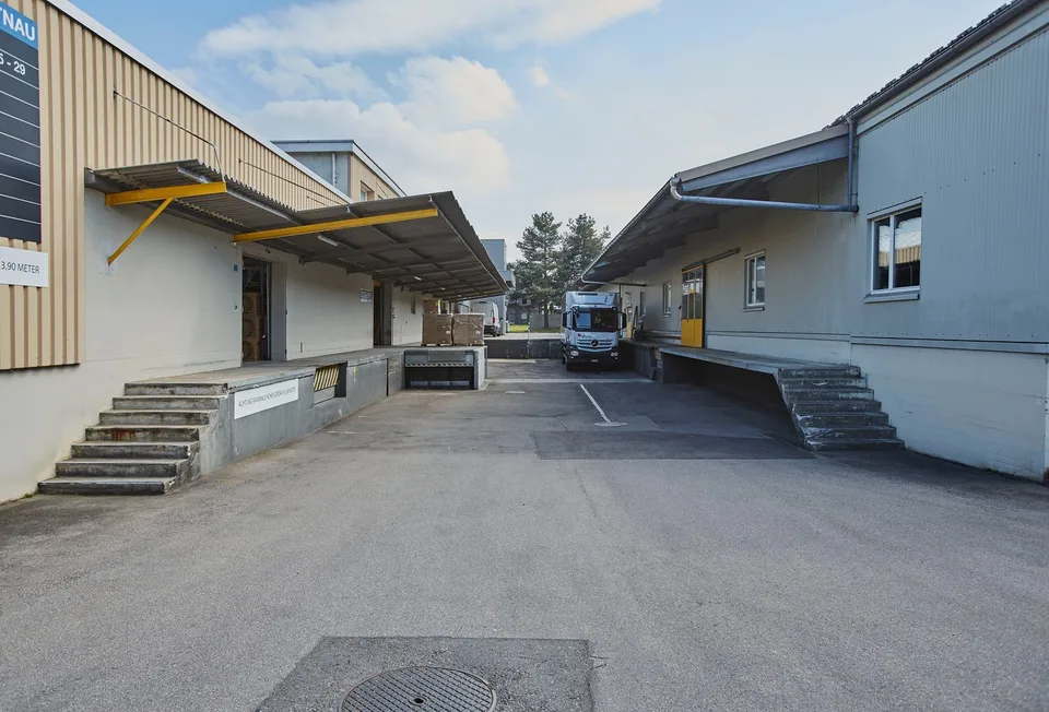 809m2 helle Industrie- & Lagerfläche im Industriegebiet von Hittnau