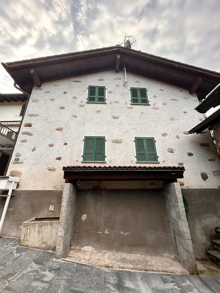 Casa indipendente nel nucleo di Medeglia
