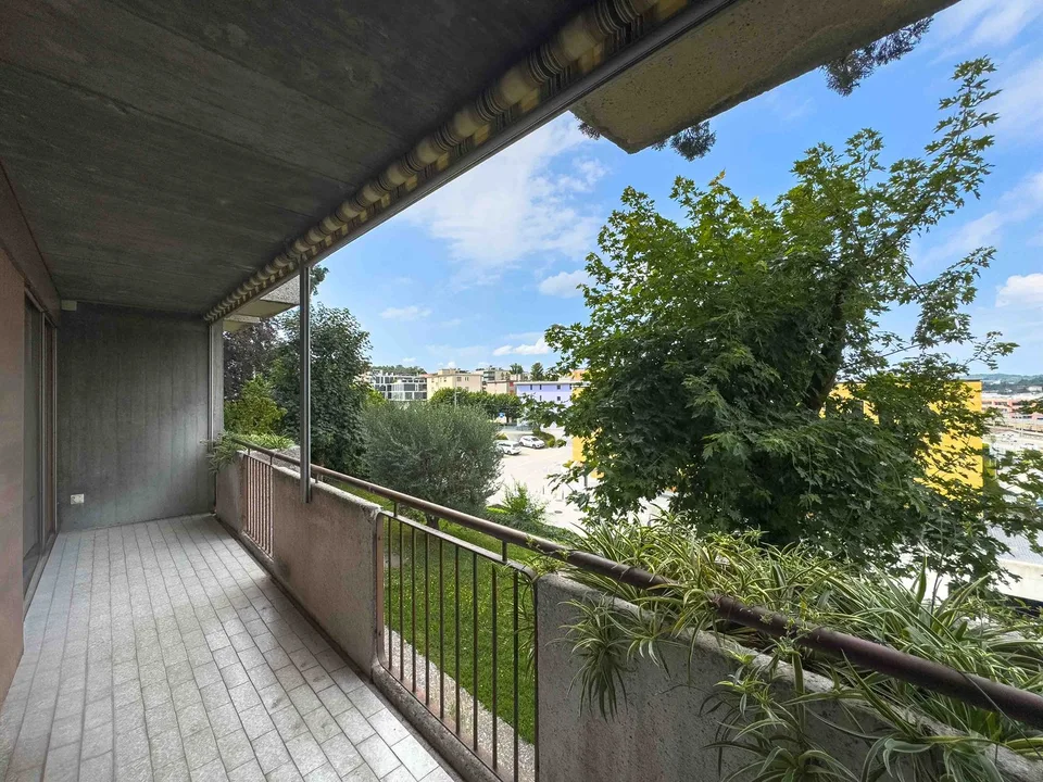 Großes Büro zur Miete in Mendrisio