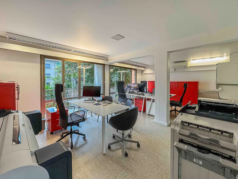 Großes Büro zur Miete in Mendrisio