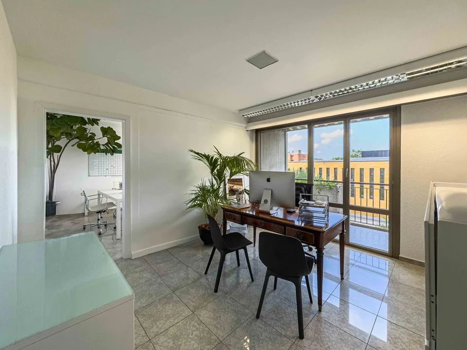 Großes Büro zur Miete in Mendrisio