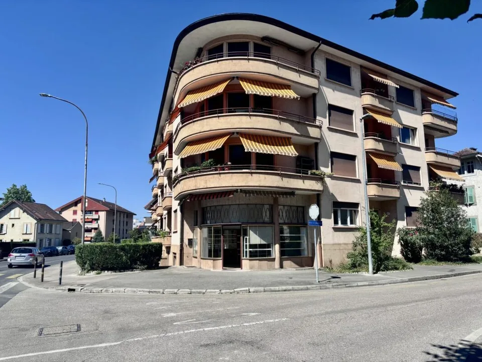 Local commercial et appartement de 2.5 pces