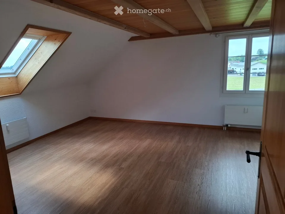 Charmante 5.5 Zimmer Wohnung in Affolten zu vermieten.