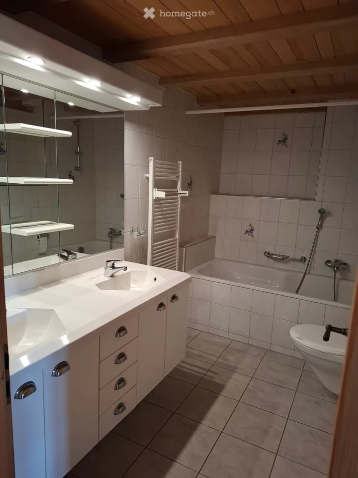 Charmante 5.5 Zimmer Wohnung in Affolten zu vermieten.