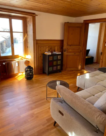 Charmante 4-Zimmer-Wohnung mit Cheminée und atemberaubender Bergkulisse in Avers-Cresta