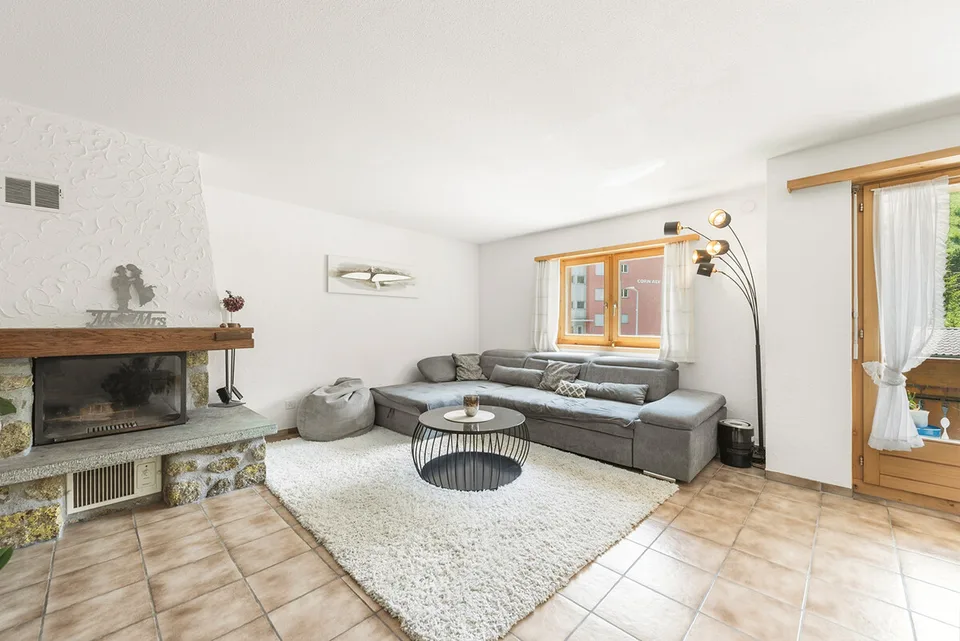 Grosszügige Doppelhaushälfte in Bivio mit Garten und Einliegerwohnung