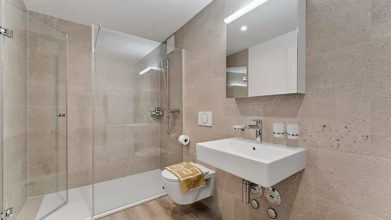 Moderne möblierte 2-Zimmer-Wohnung mit Service und Balkon in Biel – photo 8 sur 12