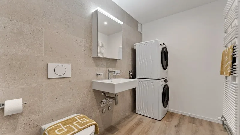 Moderne möblierte 2-Zimmer-Wohnung mit Service und Balkon in Biel – photo 9 sur 12