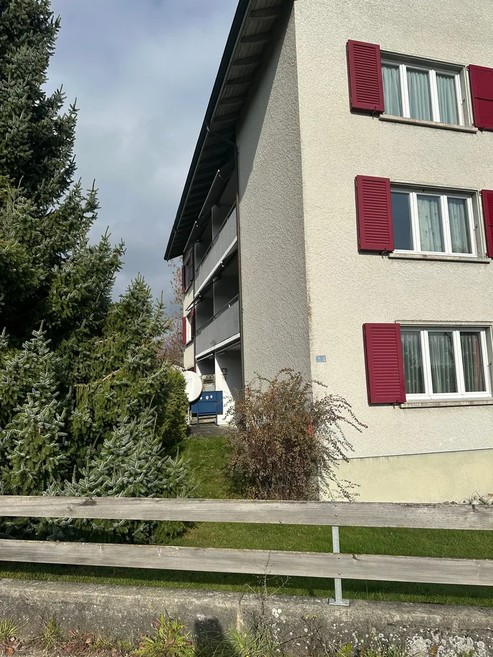 Wir vermieten zwei schöne Wohnungen in Koppigen an ruhiger Lage mit Weitsicht