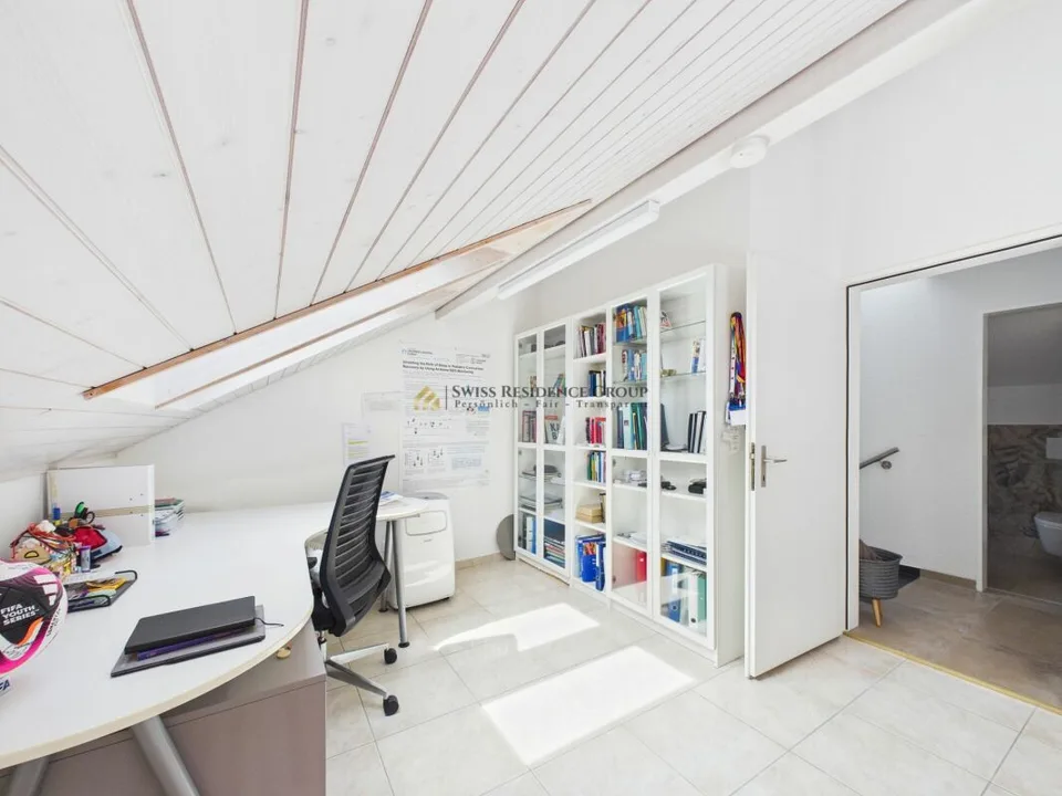 RÉSERVÉ ! Maison d'angle moderne de 6,5 pièces avec jardin ensoleillé dans un quartier résidentiel très demandé – photo 13 sur 20