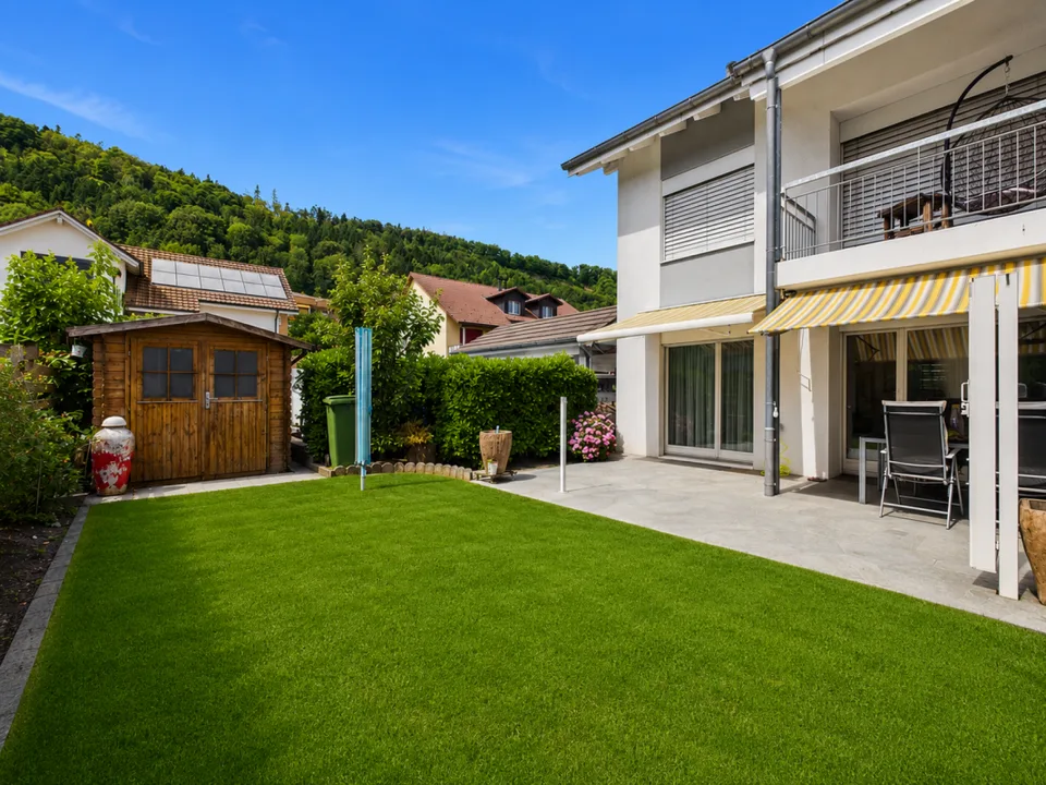 Casa d'angolo moderna di 6,5 locali con giardino soleggiato in una zona residenziale ambita