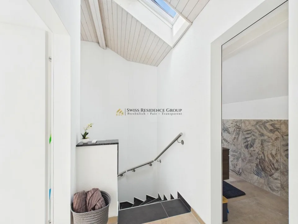 RÉSERVÉ ! Maison d'angle moderne de 6,5 pièces avec jardin ensoleillé dans un quartier résidentiel très demandé – photo 15 sur 20
