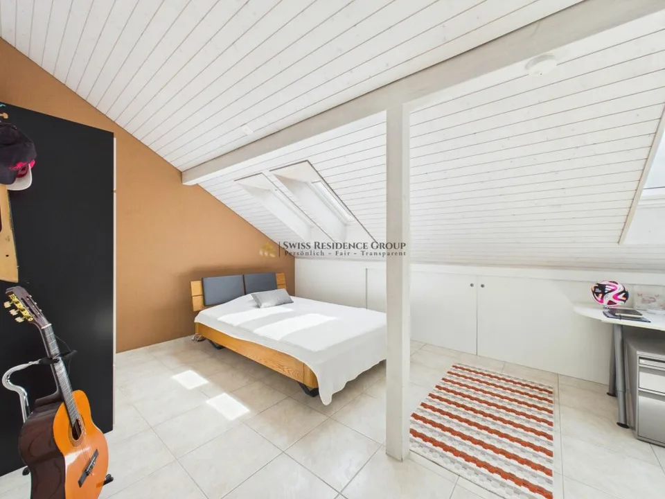 RÉSERVÉ ! Maison d'angle moderne de 6,5 pièces avec jardin ensoleillé dans un quartier résidentiel très demandé – photo 14 sur 20