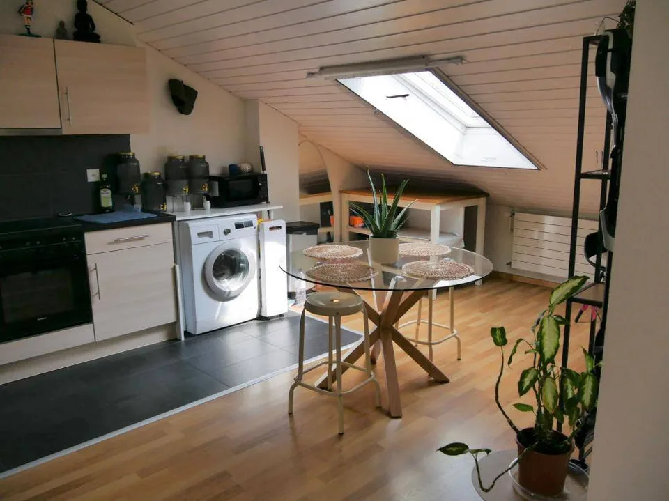 Immeuble mixte à Agiez