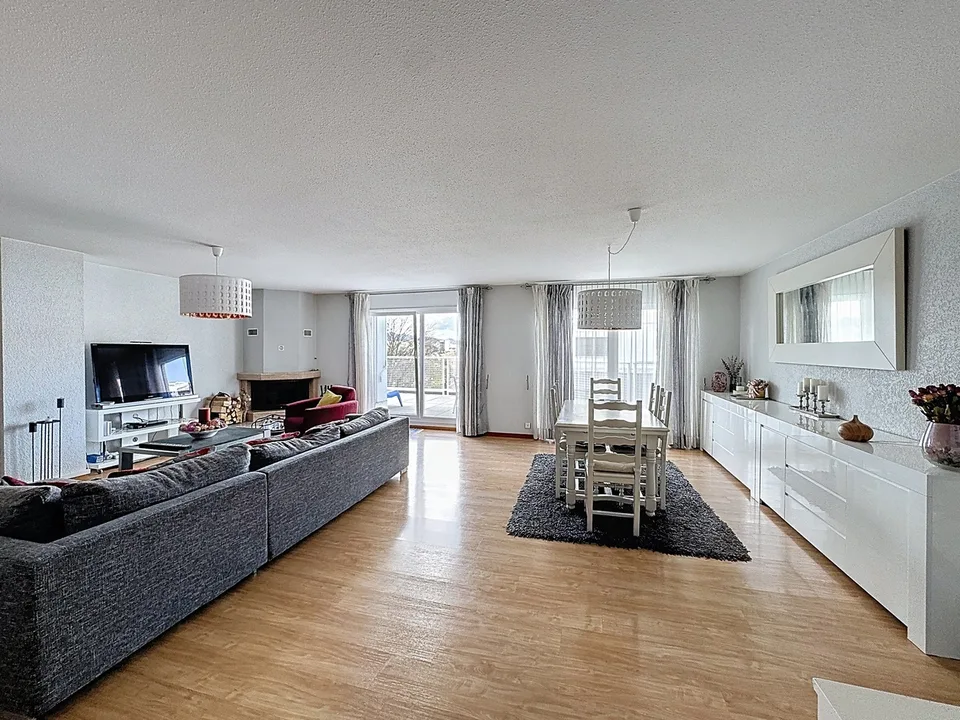 Appartement en attique de 5.5 pièces avec deux terrasses et deux balcons
