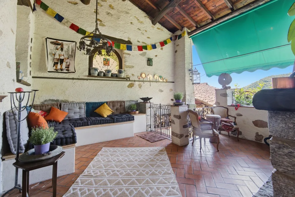 Casa d'epoca con giardino nel nucleo storico di Aranno