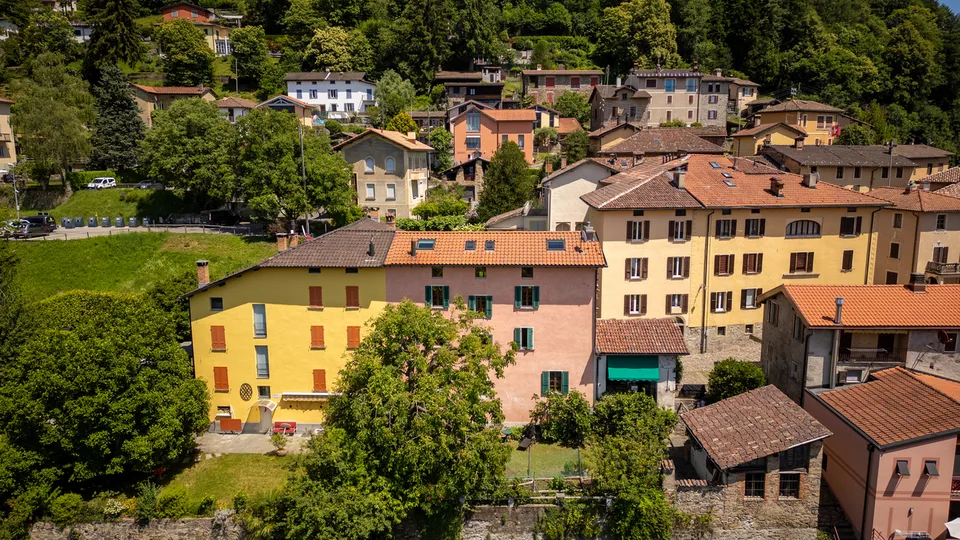 Casa d'epoca con giardino nel nucleo storico di Aranno