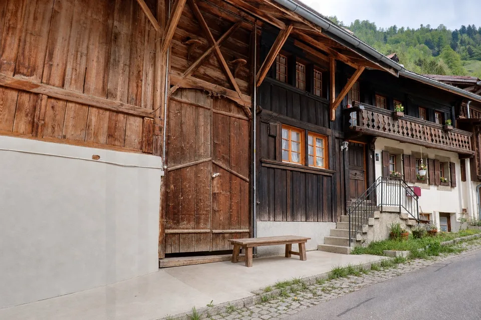 Haus im Dorfstil 5.5 Zimmer mit Scheune und Erweiterungspotenzial