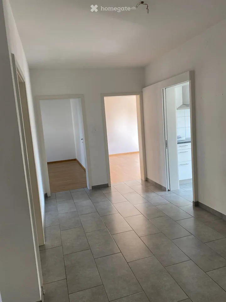 Grosszügige 4-Zimmer-Wohnung mit Balkon in Bottmingen
