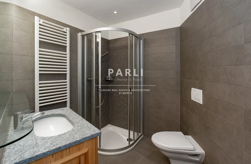 Exklusive 4.5-Zimmer-Ferienwohnung mit Panoramablick – Sommersaison in La Punt