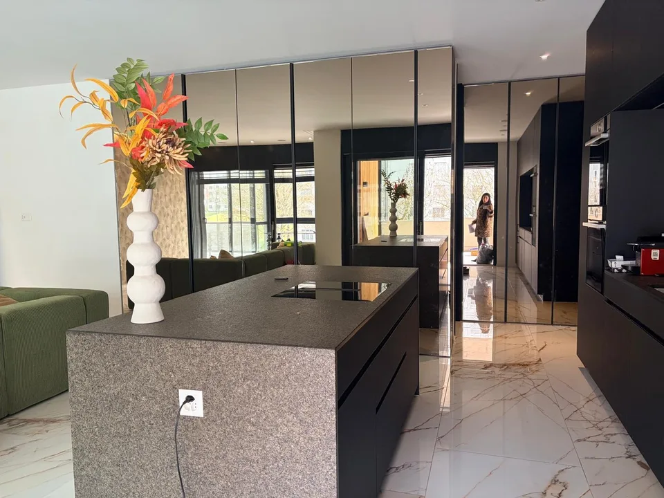 Luxueux avec jardin d'hiver, 2 places assises couvertes, 2 terrasses & piscine