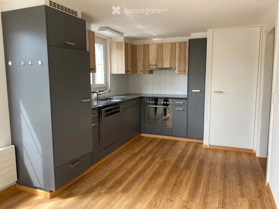 4.5 Zimmer Wohnung im Altbau mit Charm, Terrasse und Halbstöcken.