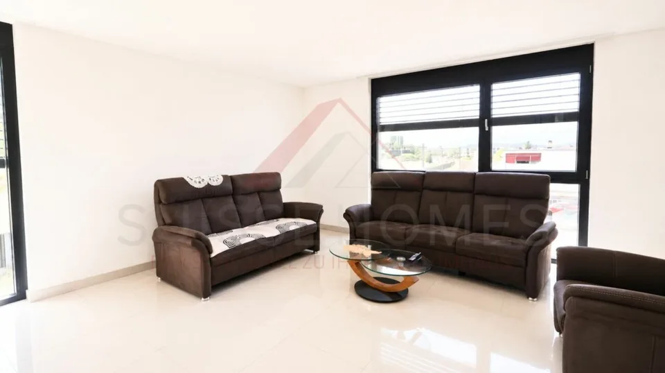150 m² Bruttowohnfläche | Helle 4.5 Zimmer Wohnung mit 2 Balkonen und Lift