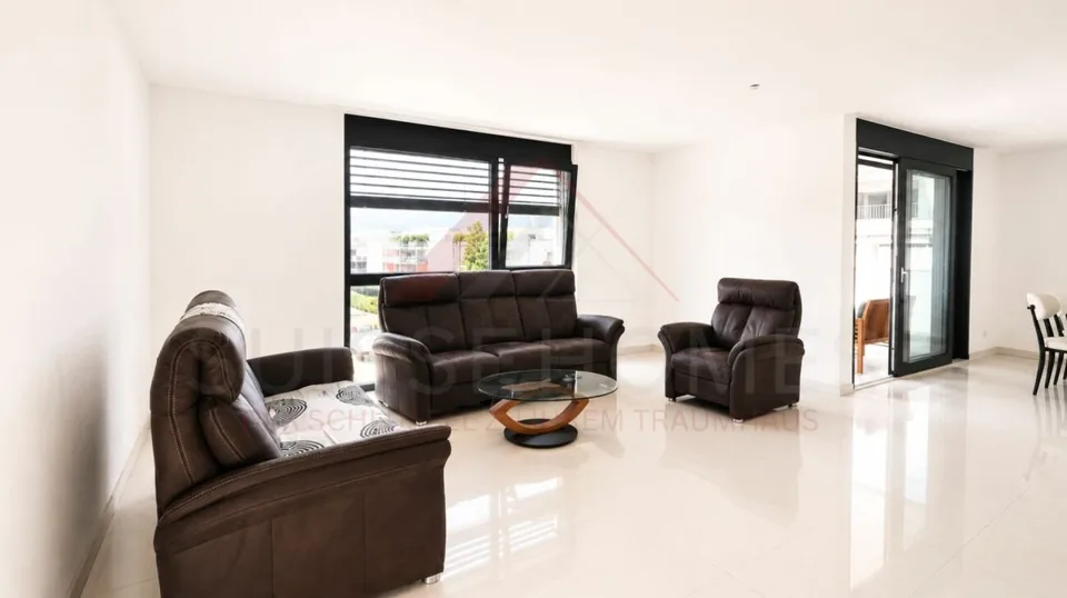 150 m² Bruttowohnfläche | Helle 4.5 Zimmer Wohnung mit 2 Balkonen und Lift