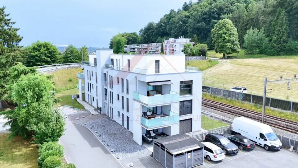 150 m² Bruttowohnfläche | Helle 4.5 Zimmer Wohnung mit 2 Balkonen und Lift