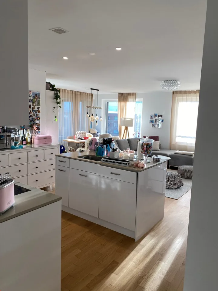 Stylische, tolle 2.5 Zi mit 75 m2, Loggia 13 m2 - per 1.10.