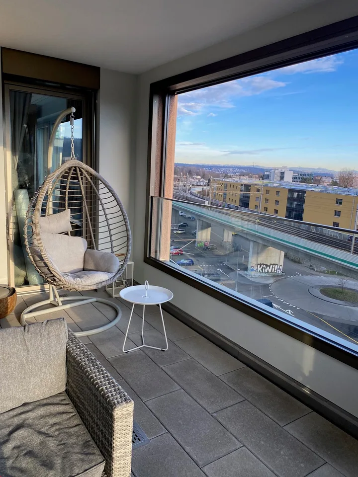 Stylische, tolle 2.5 Zi mit 75 m2, Loggia 13 m2 - per 1.10.