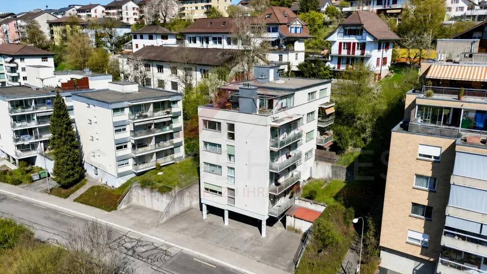 5,5 locali di comfort abitativo vicino a Berna - quieto, moderno e disponibile immediatamente