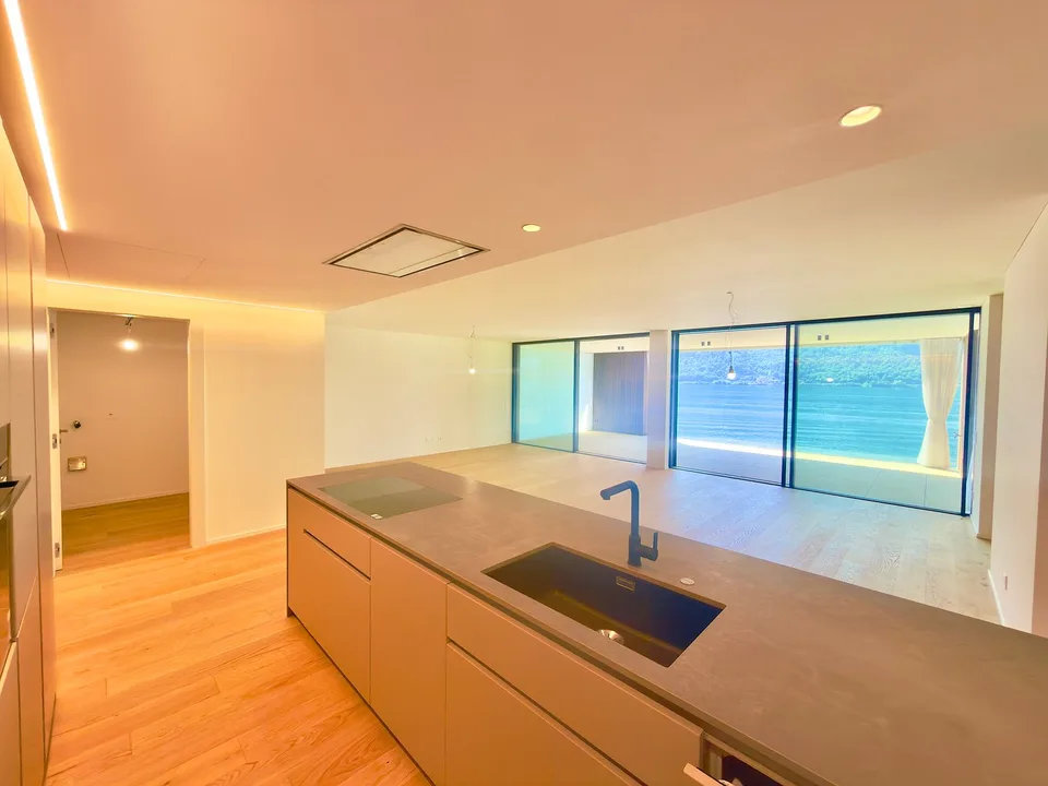 3726 - DIRECTLY ON THE LAKE - ONLY FIRST RESIDENCE - LUXUS APARTMENT WITH PRIVATE BEACH