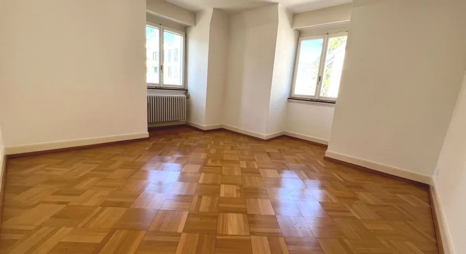 Charmante 2-Zimmer-Wohnung mit Balkon und Aussicht in Zürich-Höngg