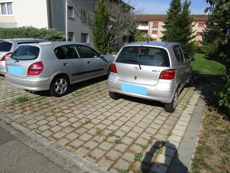 Auto-Abstellplatz zu vermieten in Muttenz ÖV Altersheim