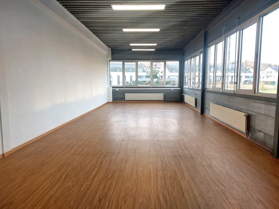 Bureau de 61 m2 - zone déchargement avec plateforme - Bail flexible