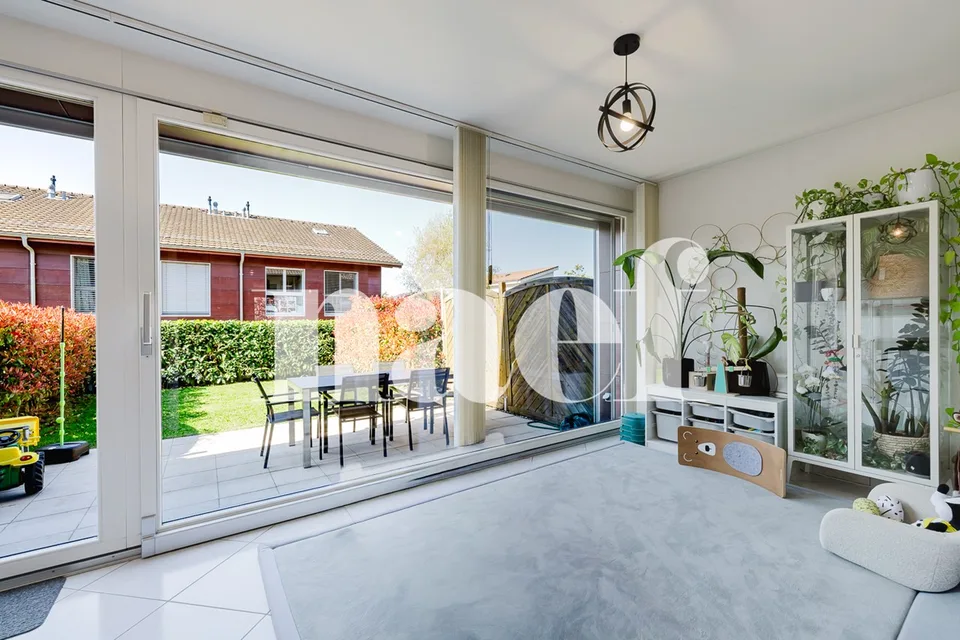 Charmante villa mitoyenne 230 m² utiles plus jardin, terrasse et garage double à Vernier