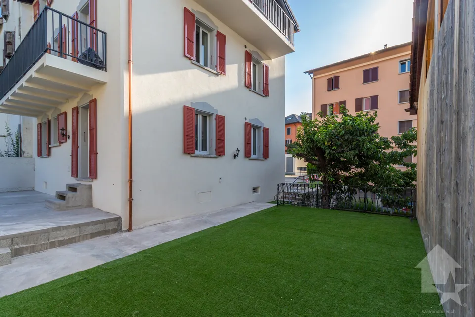 Bâtiment de trois appartements entièrement rénové avec goût