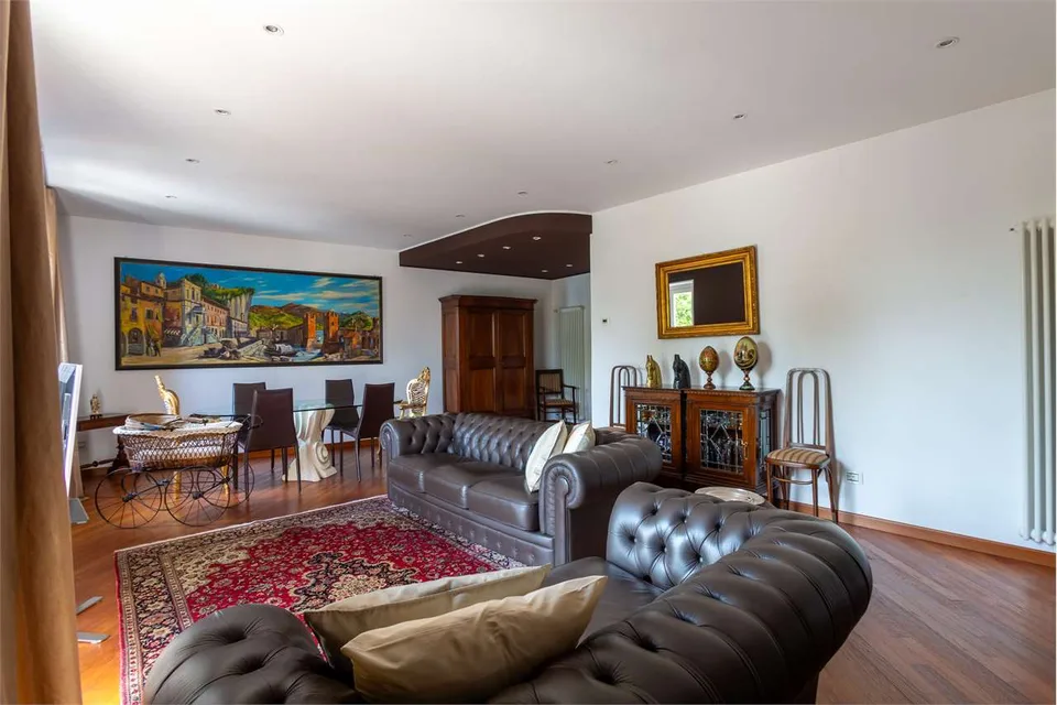 PRESTIGIÖSE RESIDENZ MIT BICK AUF DEN LAGO MAGGIORE