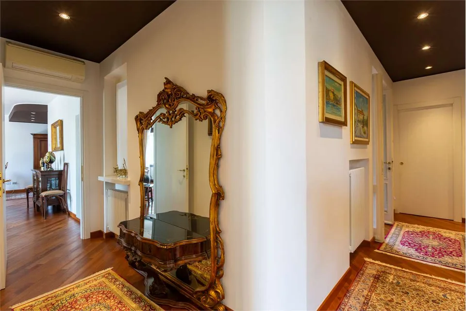PRESTIGIÖSE RESIDENZ MIT BICK AUF DEN LAGO MAGGIORE