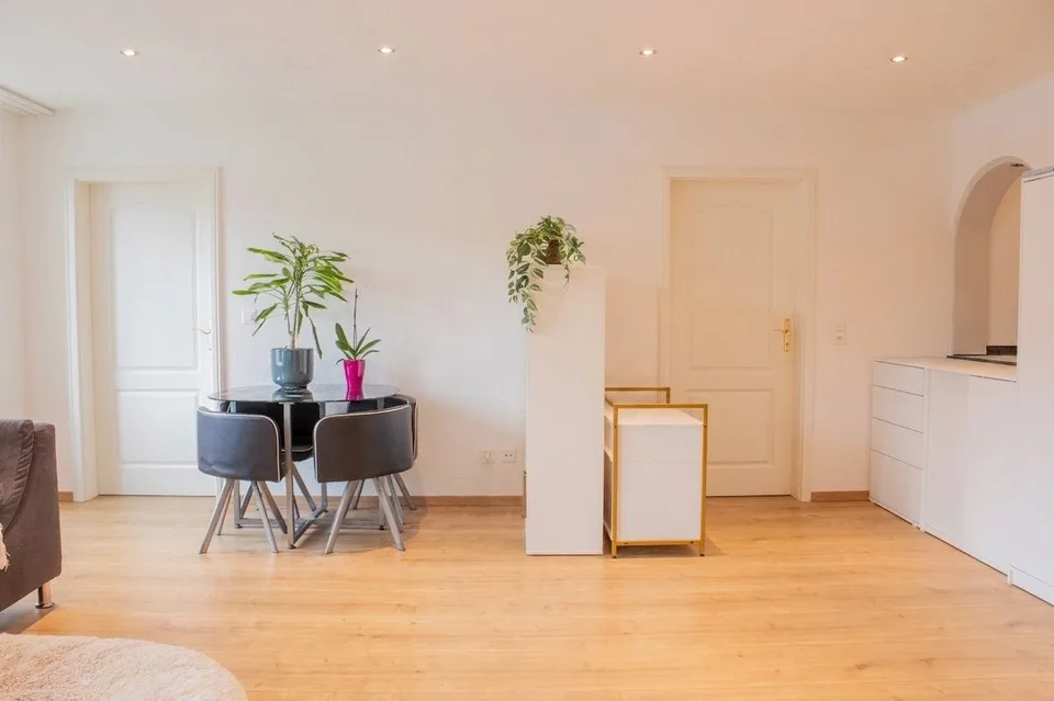 Quatre unités, de nombreuses possibilités. Que ce soit comme maison multifamiliale en tant que propriété locative ou comme solution intergénérationnelle.